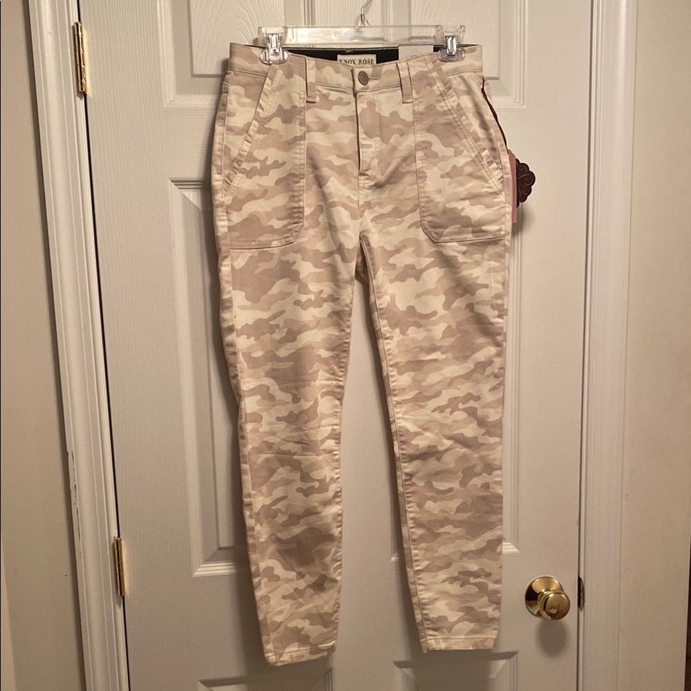 Knox Rose Natural Camo Pants…size 6